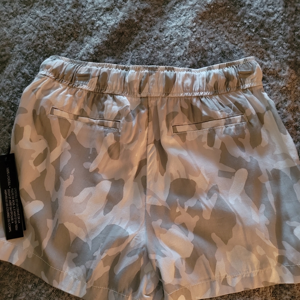 Shorts - Picture 2 of 3